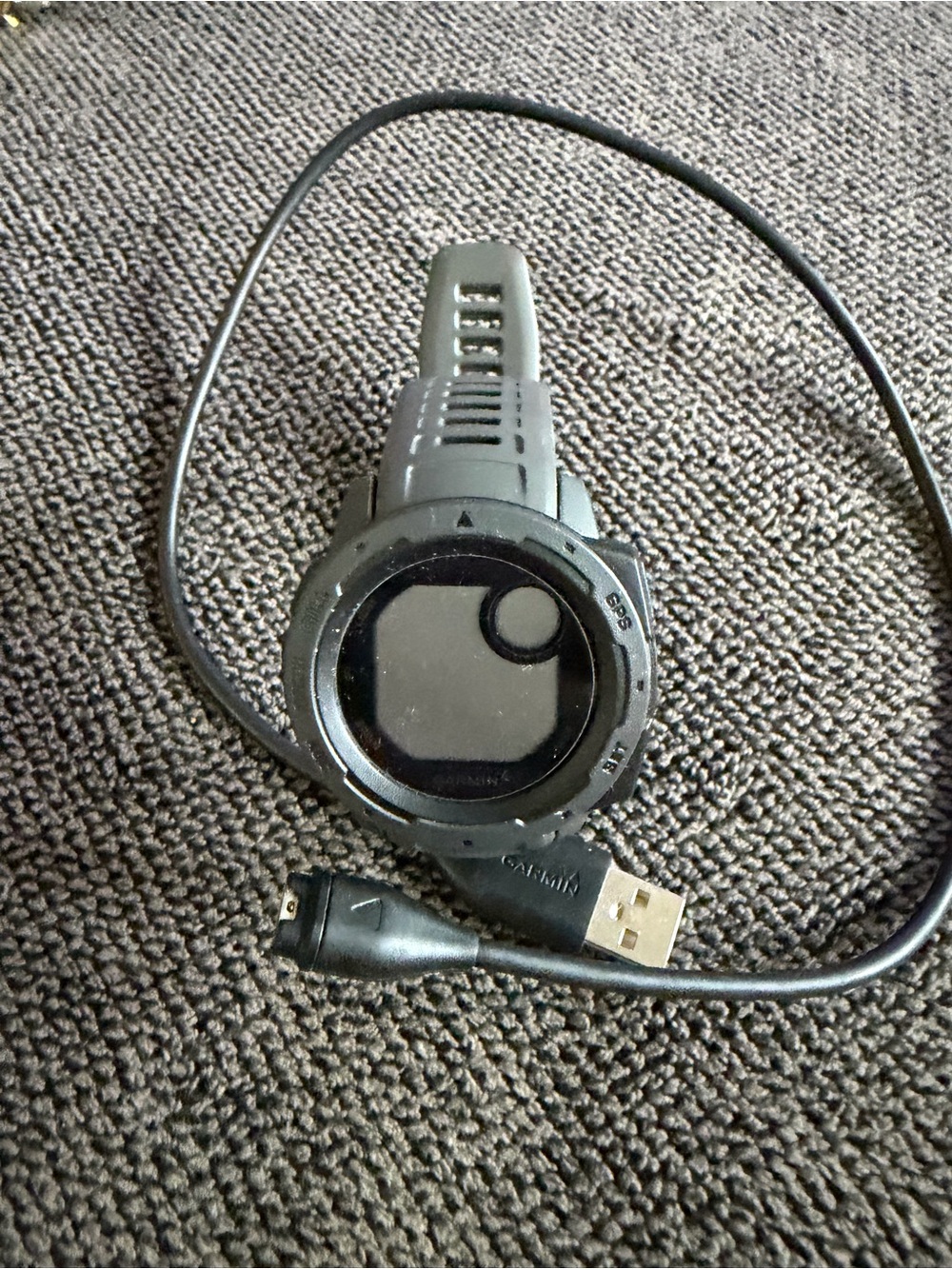 garmin black GPS sports watch with USB charging cable-Instinct 2020/2021?